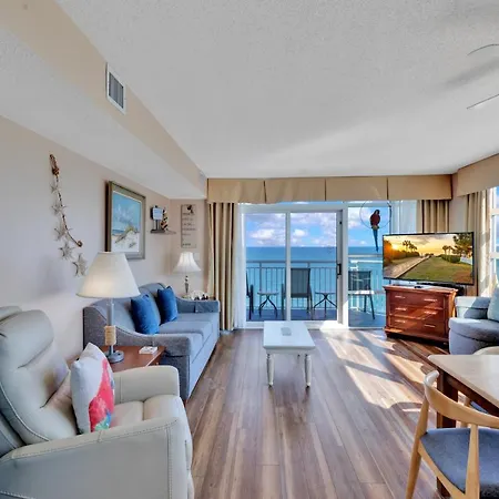 Carolinian Corner Gem Views! Apartment